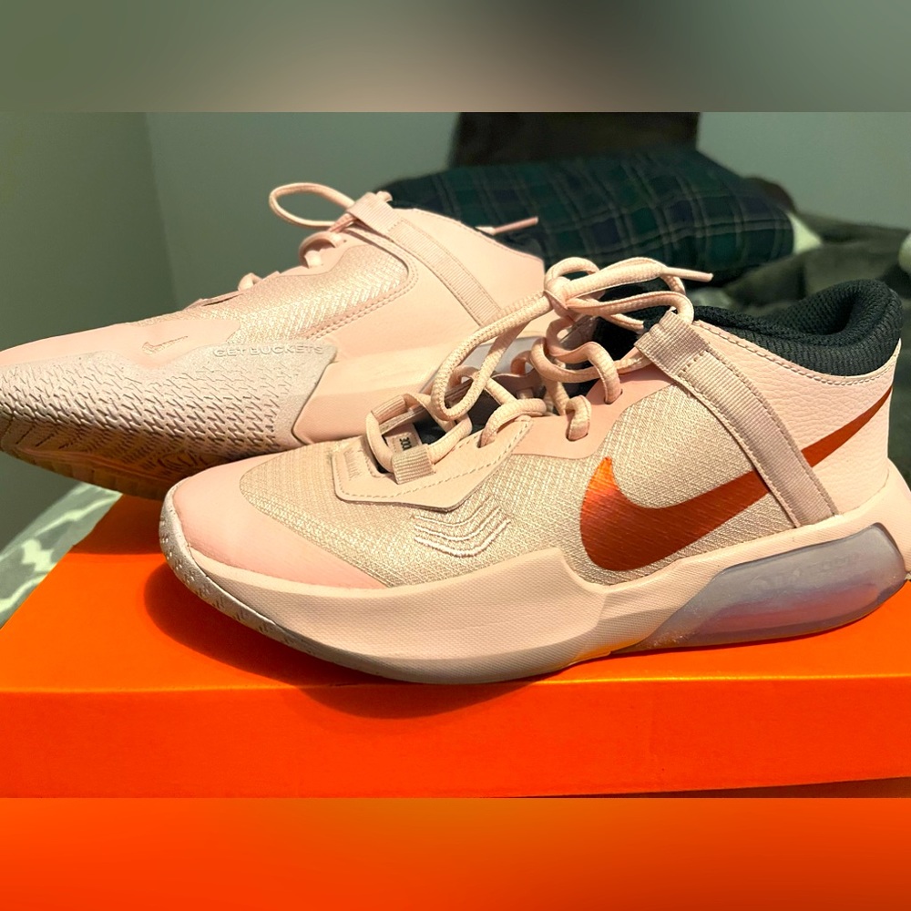 Nike shoes size 6 youth